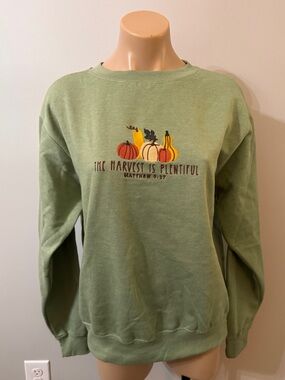 Love in Faith The Harvest is Plentiful Crewneck Sweatshirt Small Green Fall